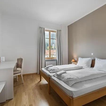 Dvorec Otel