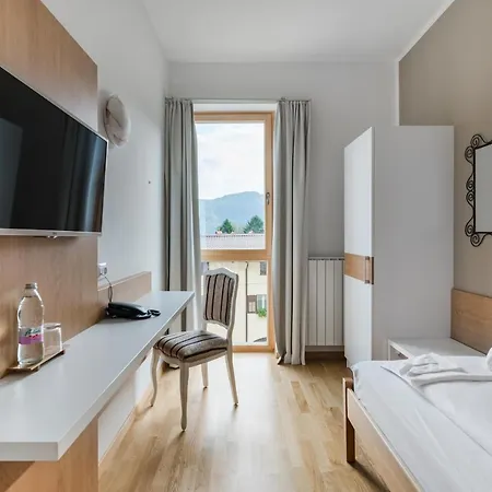 Hotel Dvorec 3*