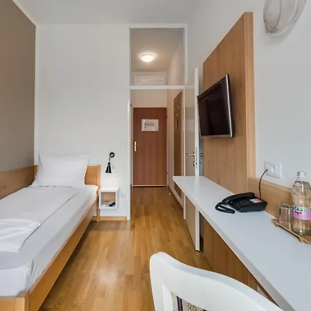 Dvorec Hotel 3*